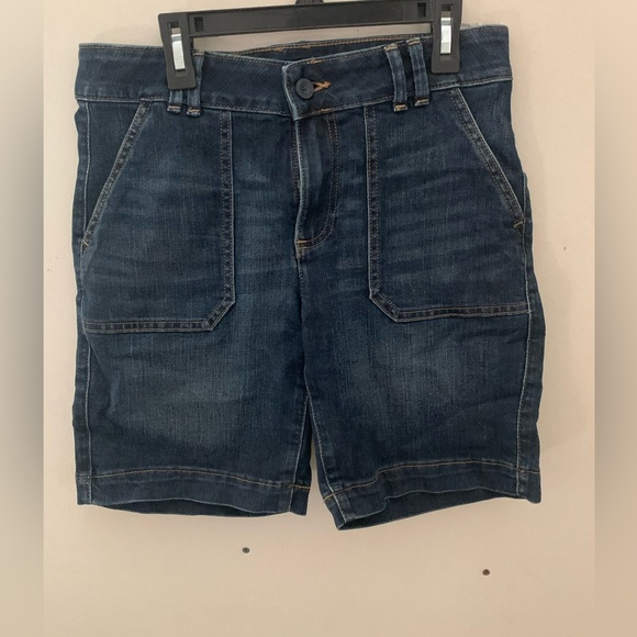 Lee regular fit mid rise jean shorts - Picture 2 of 8